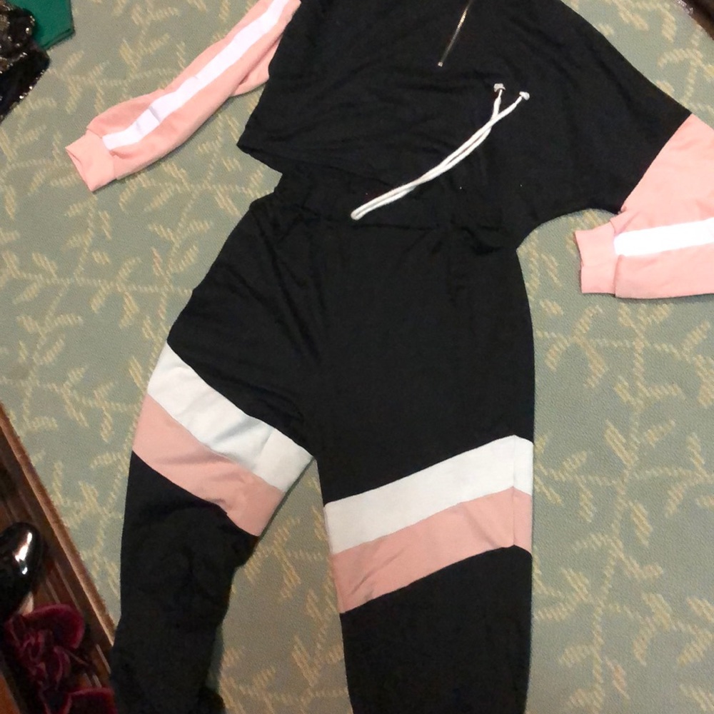 Cropped sweatshirt/sweatpant set